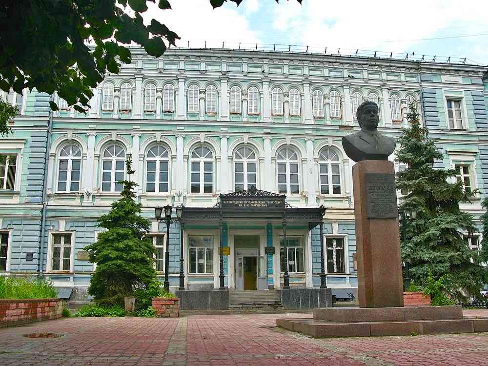 Здесь училась Кира Сазонова