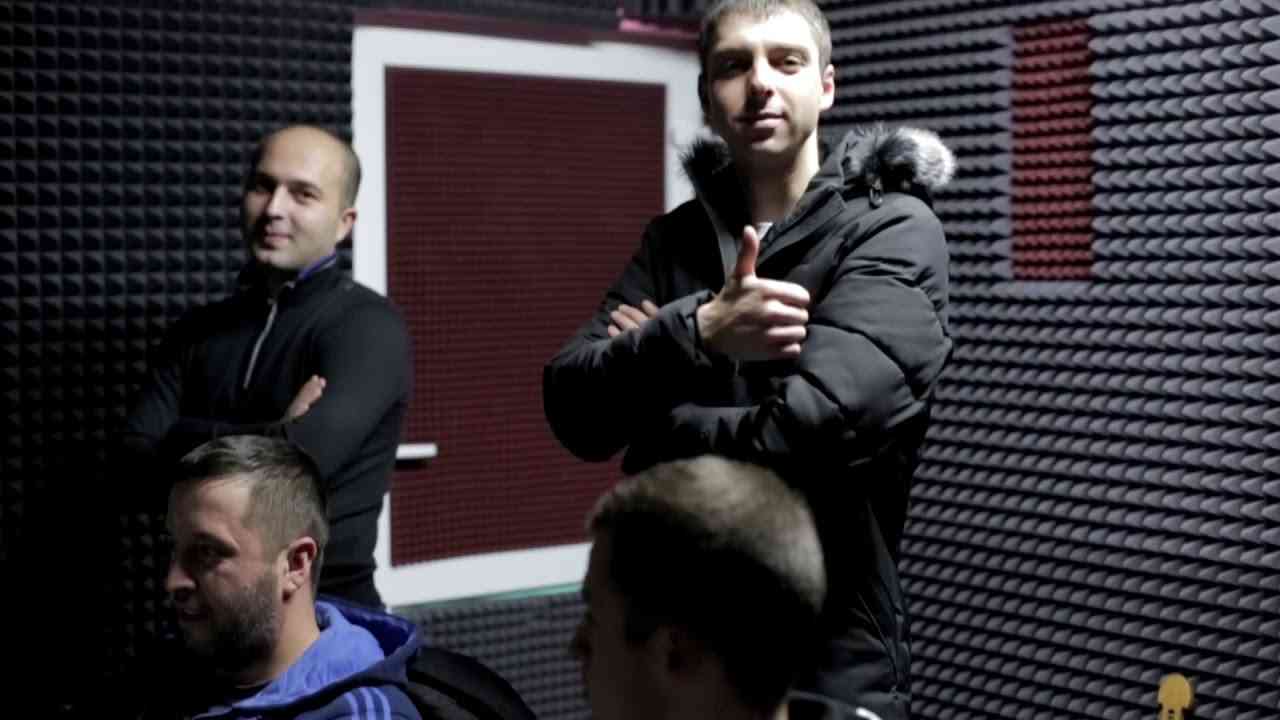slavik-pogosov-ispolnitel-biografiya-lichnaya-zhizn-doch-darina-populyarnye-pesni-vypuskaya-dym-kak-zabyt-tebya-ty-beda-moya-foto-socseti