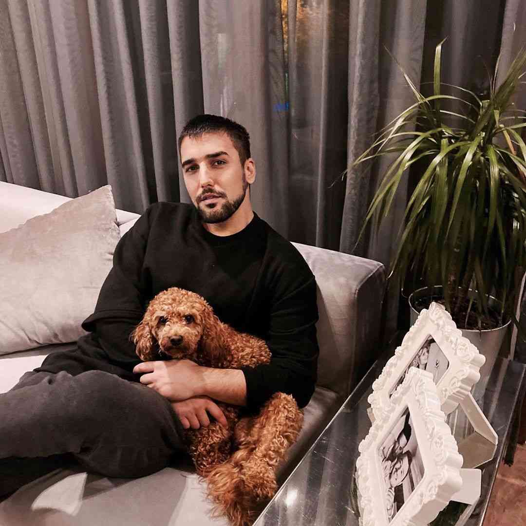 ilkay-sencan-biografiya-lichnaya-zhizn-populyarnye-pesni-instagram-foto