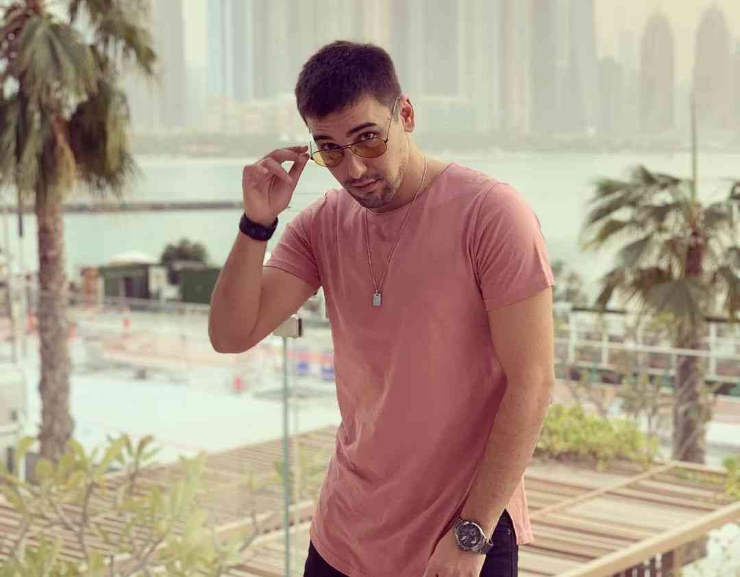 ilkay-sencan-biografiya-lichnaya-zhizn-populyarnye-pesni-instagram-foto