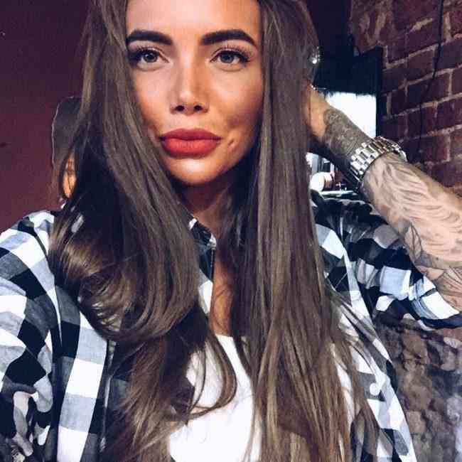anna-aksyuk-biografiya-do-i-posle-plastiki-vozrast-rost-ves-stoimost-ehskorta-socseti-instagram