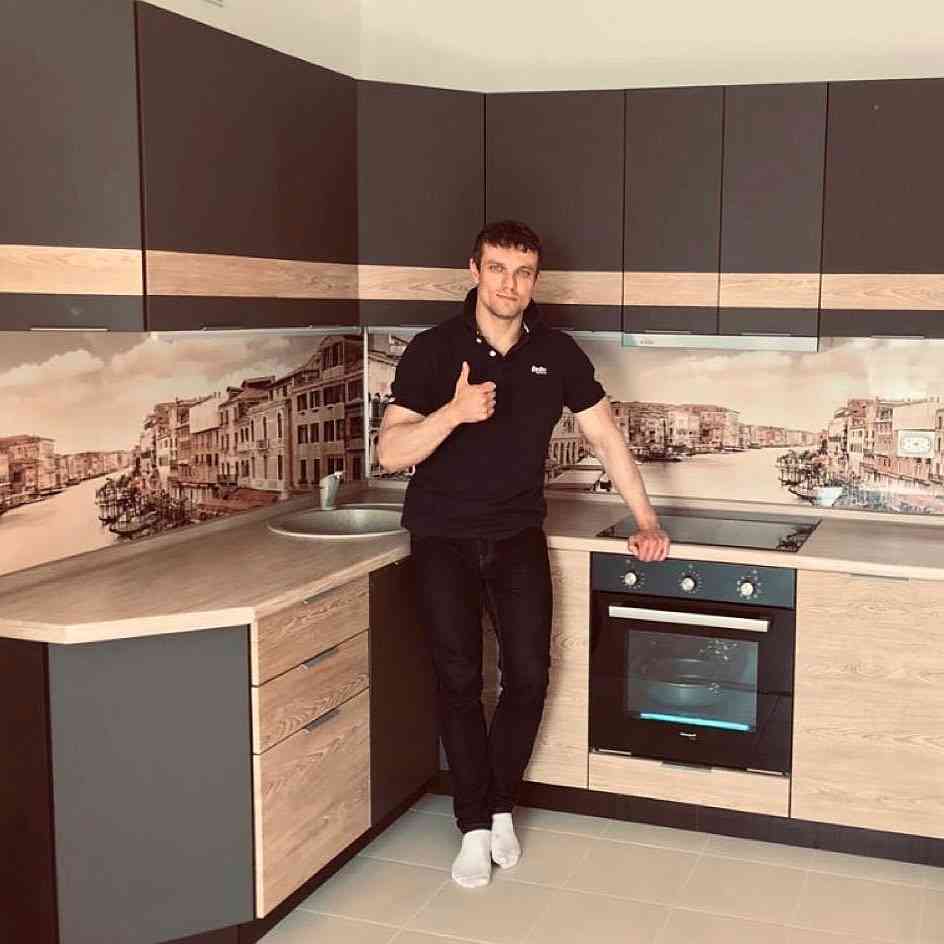 aleksej-surenskij-akter-biografiya-lichnaya-zhizn-filmy-serialy-glavnye-roli-rost-foto-2020-vikipediya-instagram