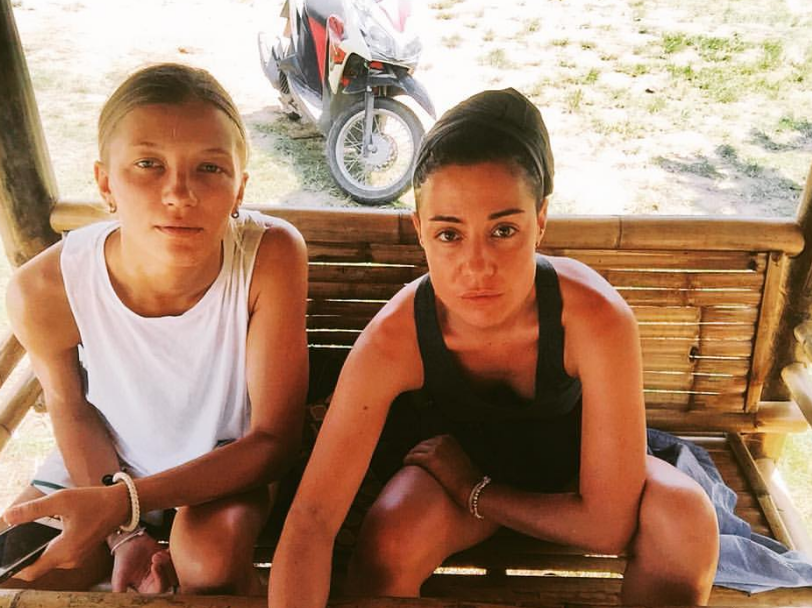 masha-shejh-pevica-biografiya-lichnaya-zhizn-2mashi-i-mariya-zajceva-orientaciya-rodila-rebenka-foto-socseti