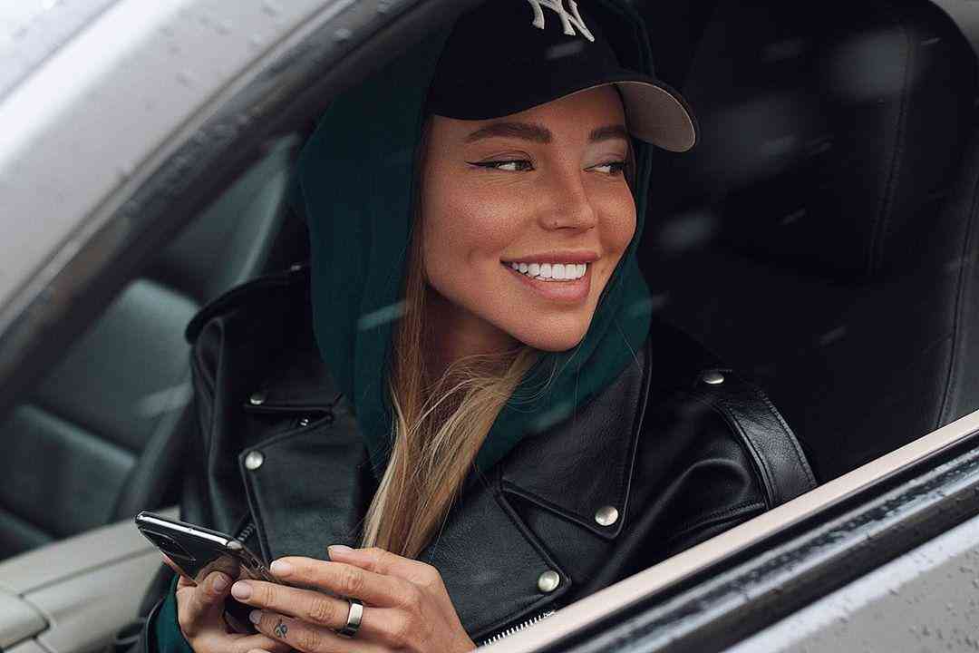 anna-aksyuk-biografiya-do-i-posle-plastiki-vozrast-rost-ves-stoimost-ehskorta-socseti-instagram
