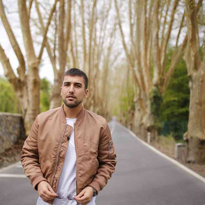 ilkay-sencan-biografiya-lichnaya-zhizn-populyarnye-pesni-instagram-foto