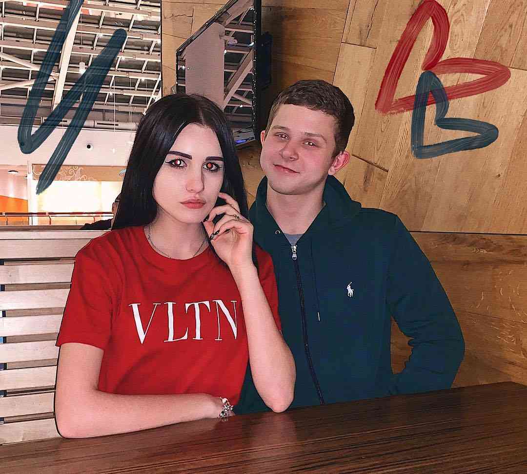 karina-arakelyan-biografiya-skolko-let-i-andrej-noils-slitye-foto-tik-tok-instagram-momo