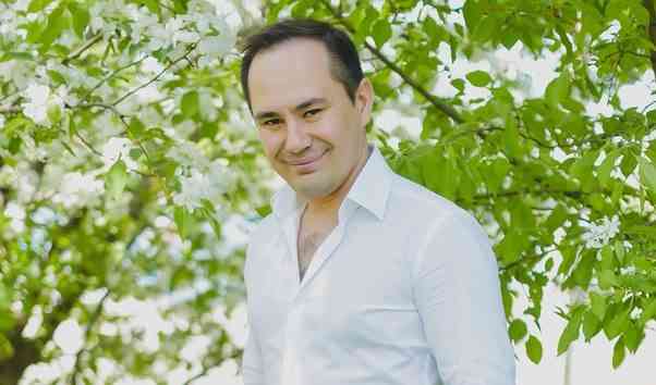 ilshat-yapparov-biografiya-ispolnitelya-semya-zhena-guzel-ahmetova-populyarnye-pesni-klipy-foto-socseti-yutub-instagram
