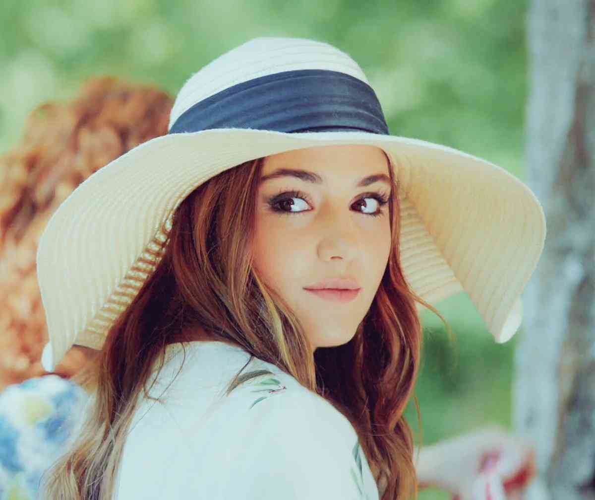 hande-ehrchel-aktrisa-biografiya-lichnaya-zhizn-paren-filmy-serialy-s-ee-uchastiem-i-burak-deniz-i-kerem-bursin-foto-instagram