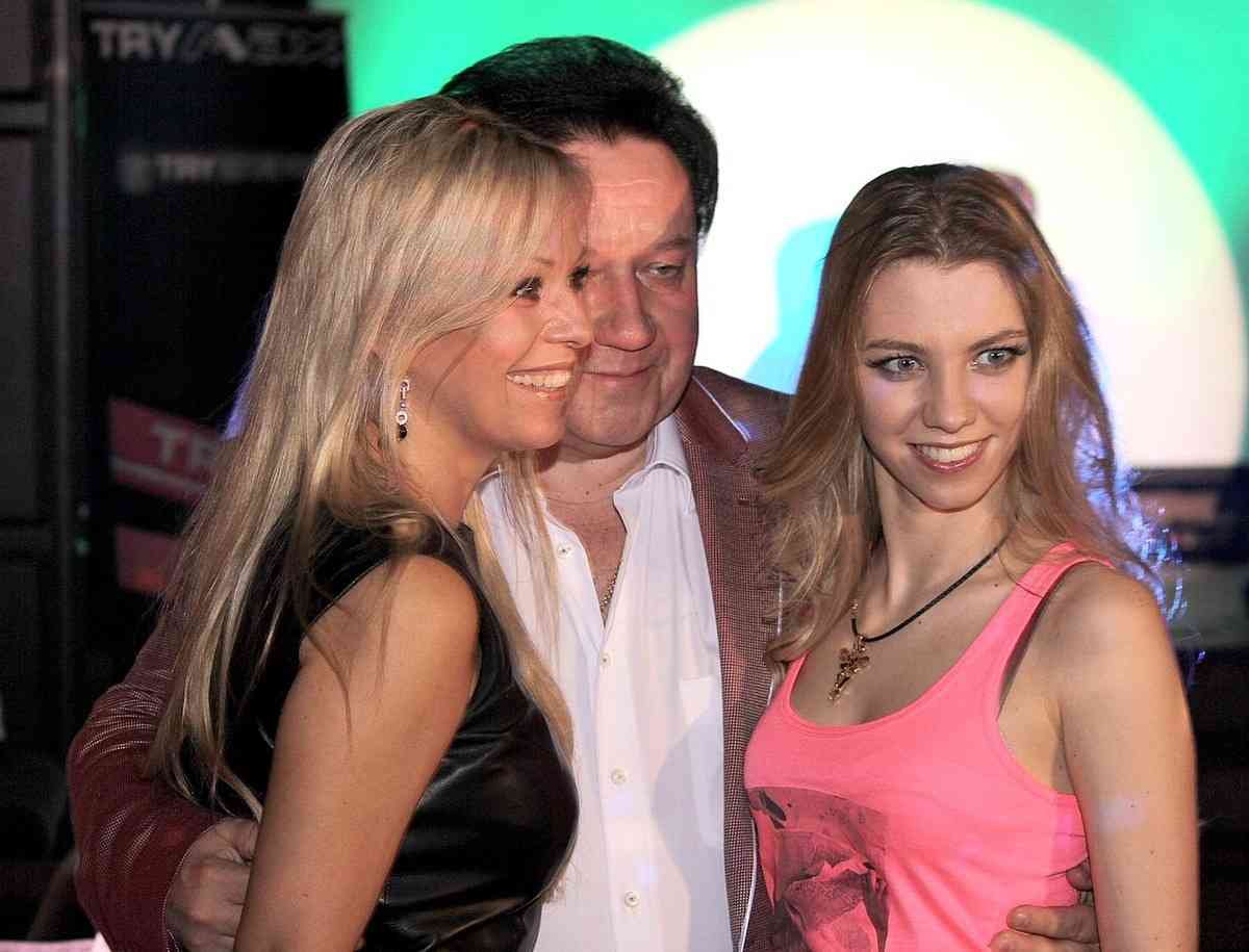 alyssa-salt-pevica-biografiya-lichnaya-zhizn-populyarnye-pesni-premera-klipa-v-rossii-interesnye-fakty-foto-2020-socseti