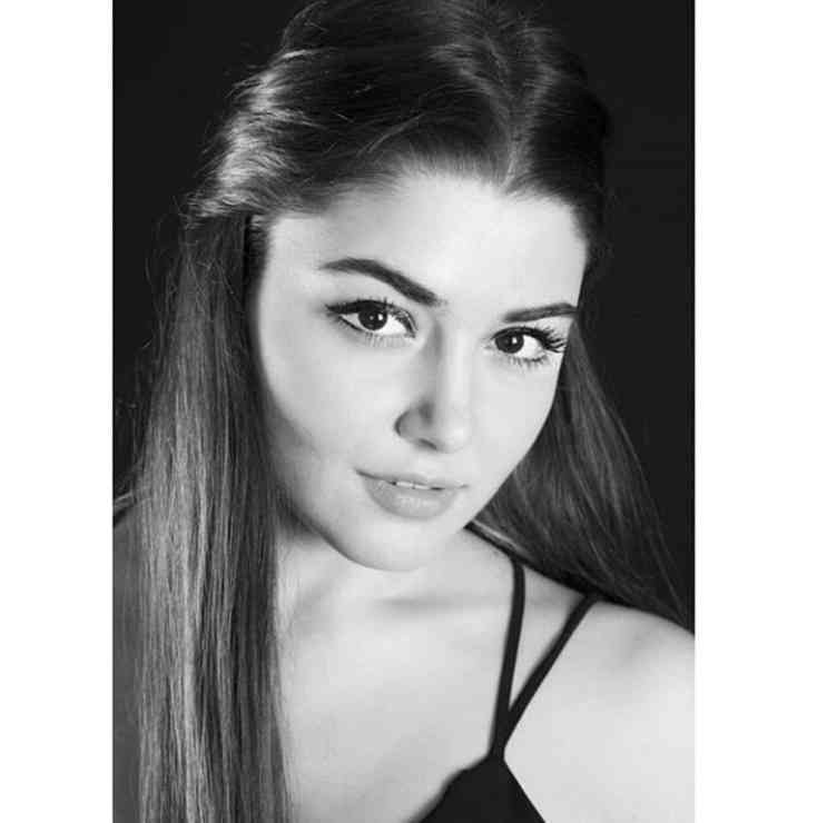 hande-ehrchel-aktrisa-biografiya-lichnaya-zhizn-paren-filmy-serialy-s-ee-uchastiem-i-burak-deniz-i-kerem-bursin-foto-instagram