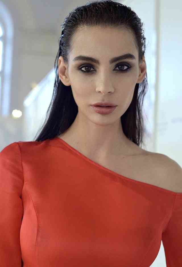 nika-vajper-biografiya-lichnaya-zhizn-sliv-foto-vajny-raznye-glaza-nogti-vozrast-instagram-yutub-krovavaya-mehri