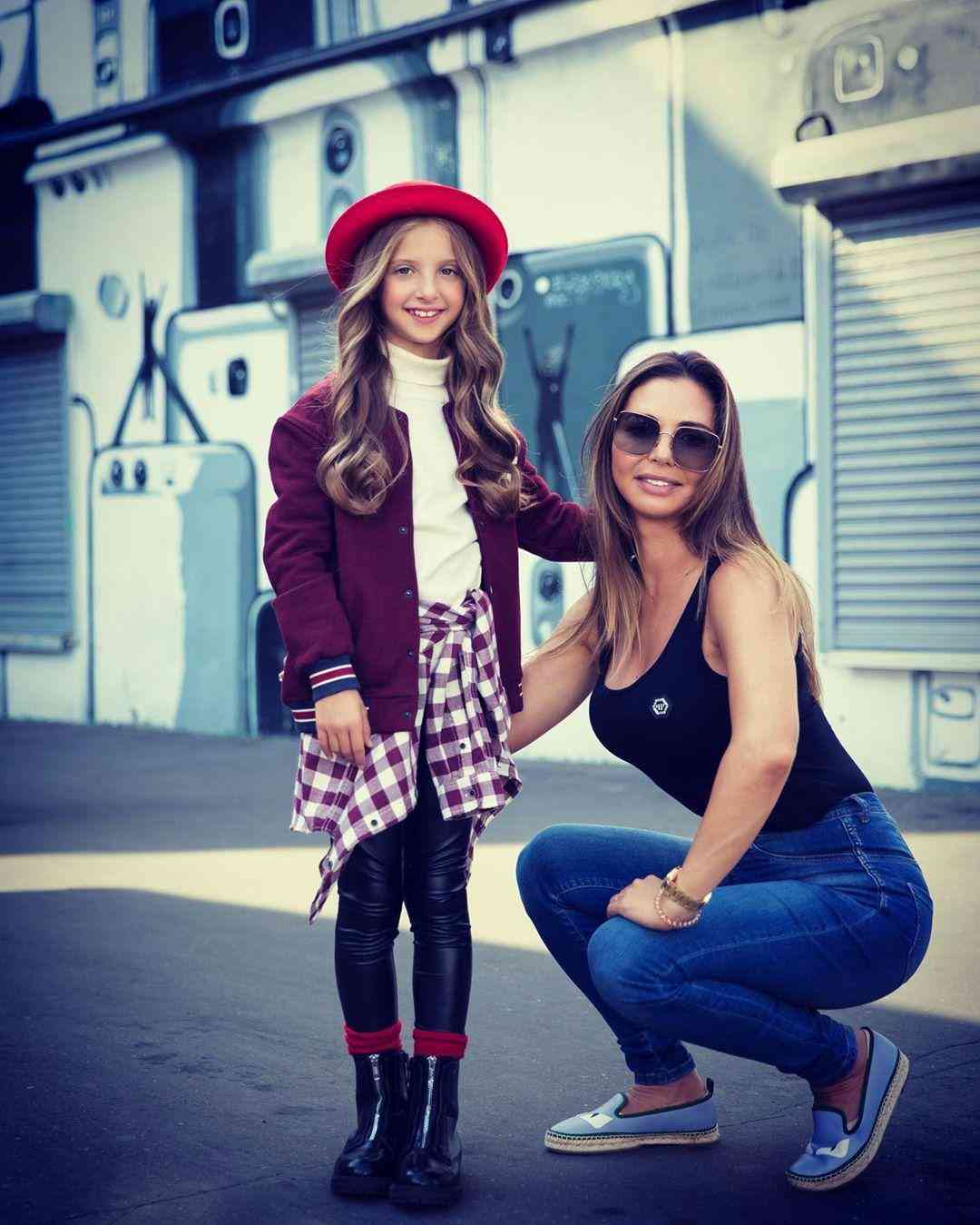karina-rotenberg-biografiya-vozrast-i-egor-krid-devichya-familiya-foto-v-kupalnike-nacionalnost-instagram