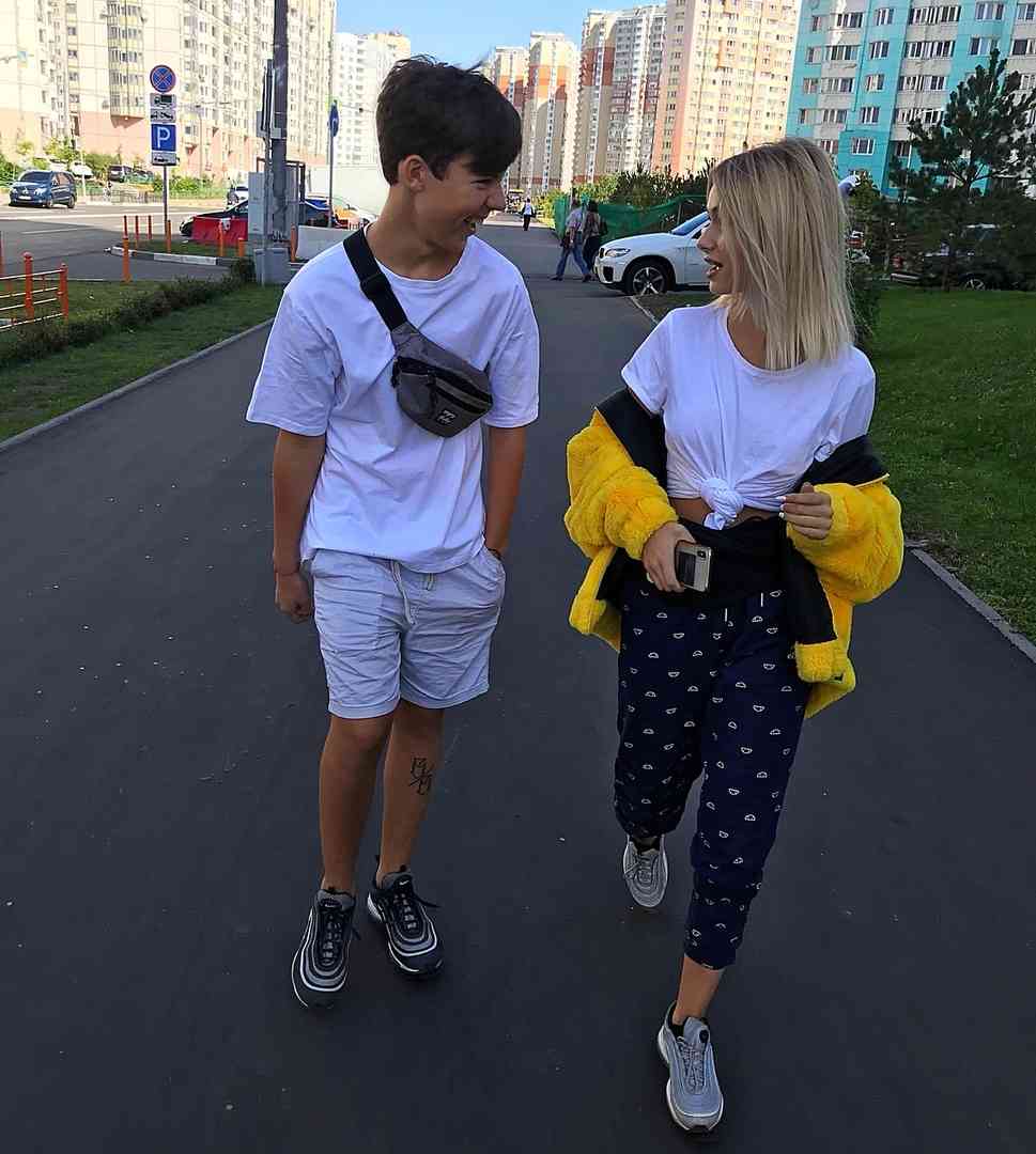 kirill-skripnik-biografiya-skolko-let-golos-deti-pesnya-vypusknoj-vk-instagram-foto