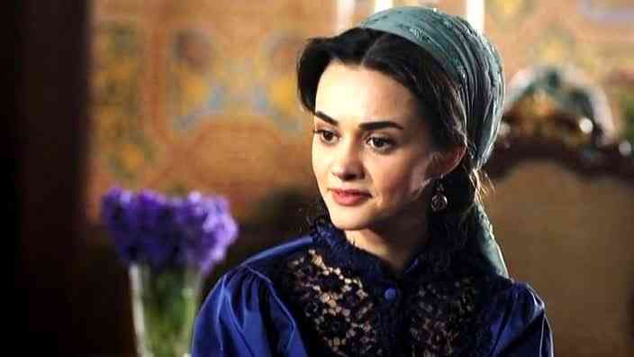 hande-ehrchel-aktrisa-biografiya-lichnaya-zhizn-paren-filmy-serialy-s-ee-uchastiem-i-burak-deniz-i-kerem-bursin-foto-instagram