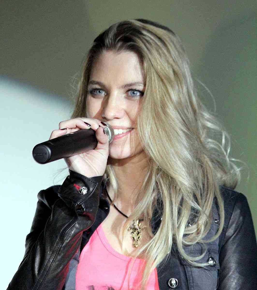 alyssa-salt-pevica-biografiya-lichnaya-zhizn-populyarnye-pesni-premera-klipa-v-rossii-interesnye-fakty-foto-2020-socseti