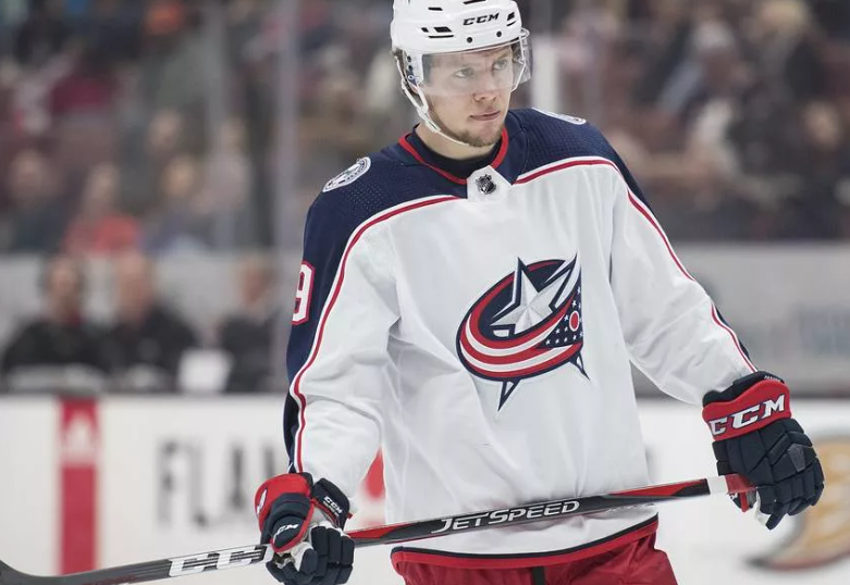 artemij-panarin-hokkeist-biografiya-lichnaya-zhizn-i-alisa-znarok-intervyu-o-putine-rejndzhers-instagram-vkontakte