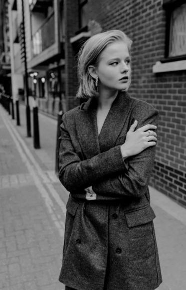 sasha-bortich-aktrisa-biografiya-lichnaya-zhizn-muzh-beremenna-filmy-goryachie-foto-instagram