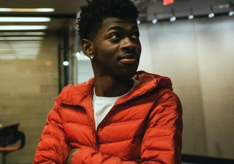 lil-nas-x-biografiya-pevca-lichnaya-zhizn-foto-socialnye-seti-interesnye-fakty-populyarnye-pesni-klipy