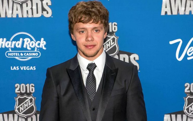 artemij-panarin-hokkeist-biografiya-lichnaya-zhizn-i-alisa-znarok-intervyu-o-putine-rejndzhers-instagram-vkontakte