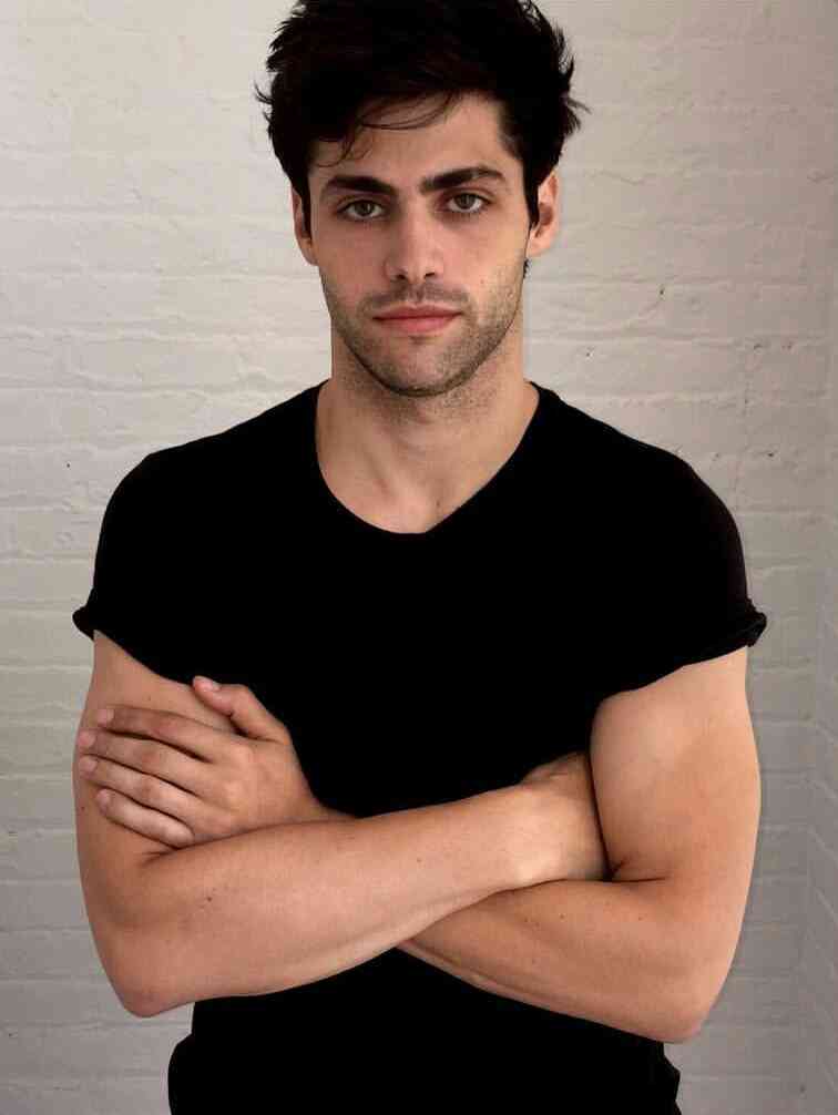 mehttyu-daddario-akter-biografiya-lichnaya-zhizn-i-ego-devushka-i-ehster-kim-i-aleksandra-daddario-sestra-i-garri-sham-rost-filmy-foto-2020-socseti