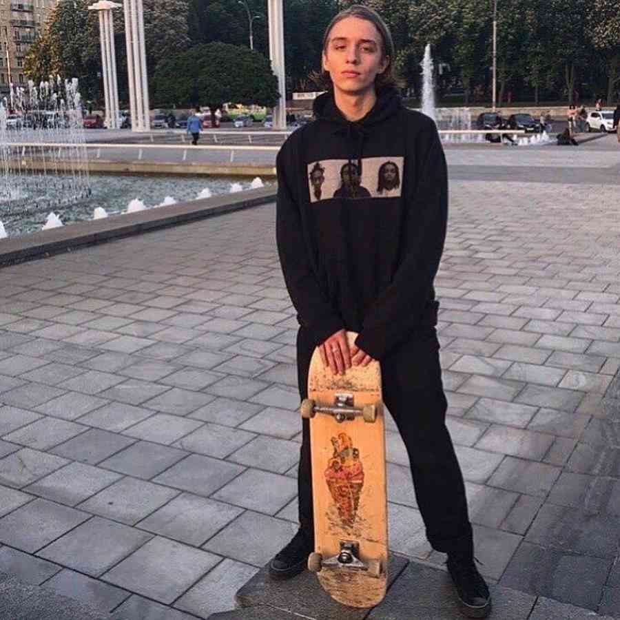 lil-morti-lil-morty-rehper-biografiya-lichnaya-zhizn-populyarnye-pesni-na-kurorte-bessonnica-freya-rost-i-vozrast-interesnye-fakty-socialnye-seti