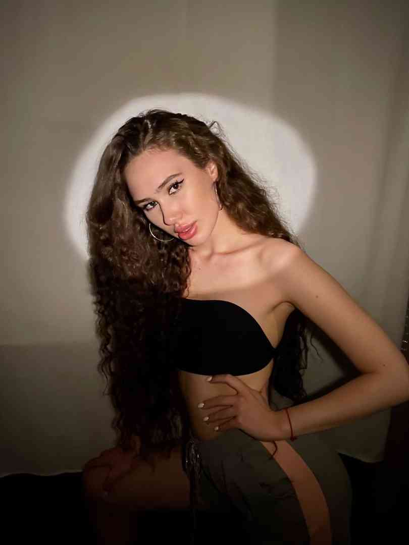 anna-kolcova-pevica-biografiya-lichnaya-zhizn-populyarnye-pesni-glaza-v-glaza-kakaya-ya-dura-poyavis-origami-interesnye-fakty-socialnye-seti-foto-instagram