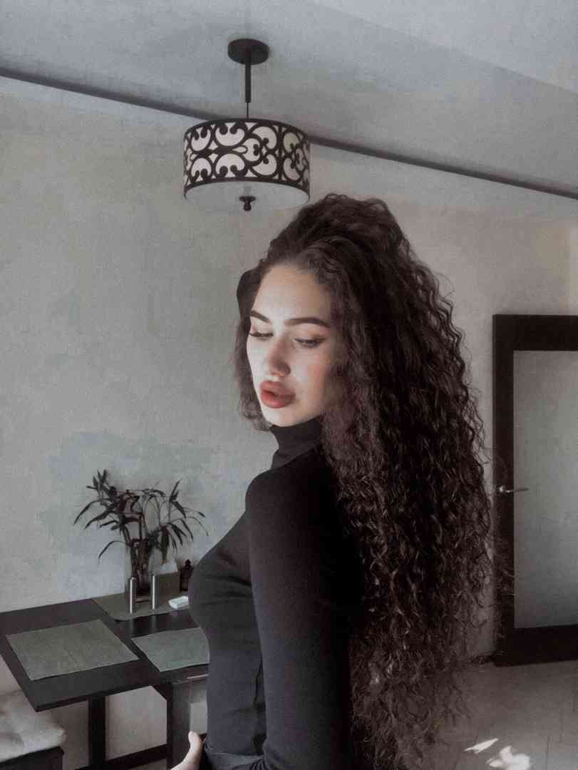 anna-kolcova-pevica-biografiya-lichnaya-zhizn-populyarnye-pesni-glaza-v-glaza-kakaya-ya-dura-poyavis-origami-interesnye-fakty-socialnye-seti-foto-instagram