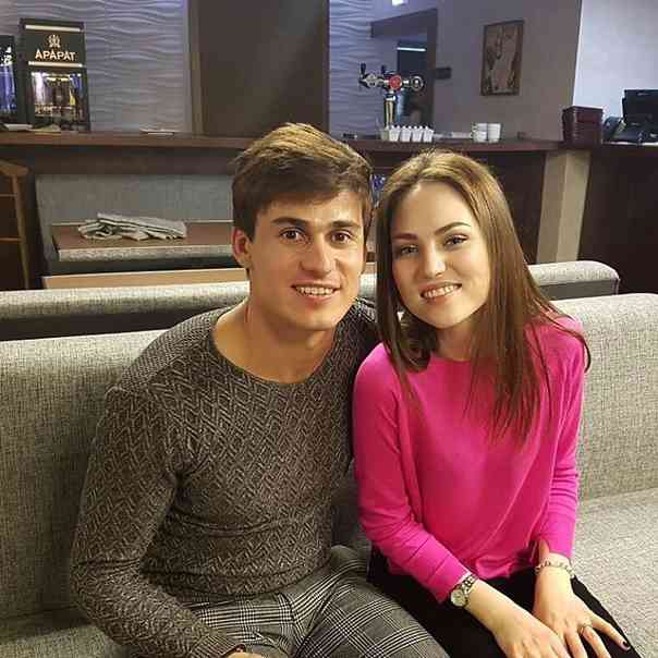 aliya-karachurina-biografiya-lichnaya-zhizn-dueht-s-rishatom-tuhvatullinym-vozrast-pesni-instagram