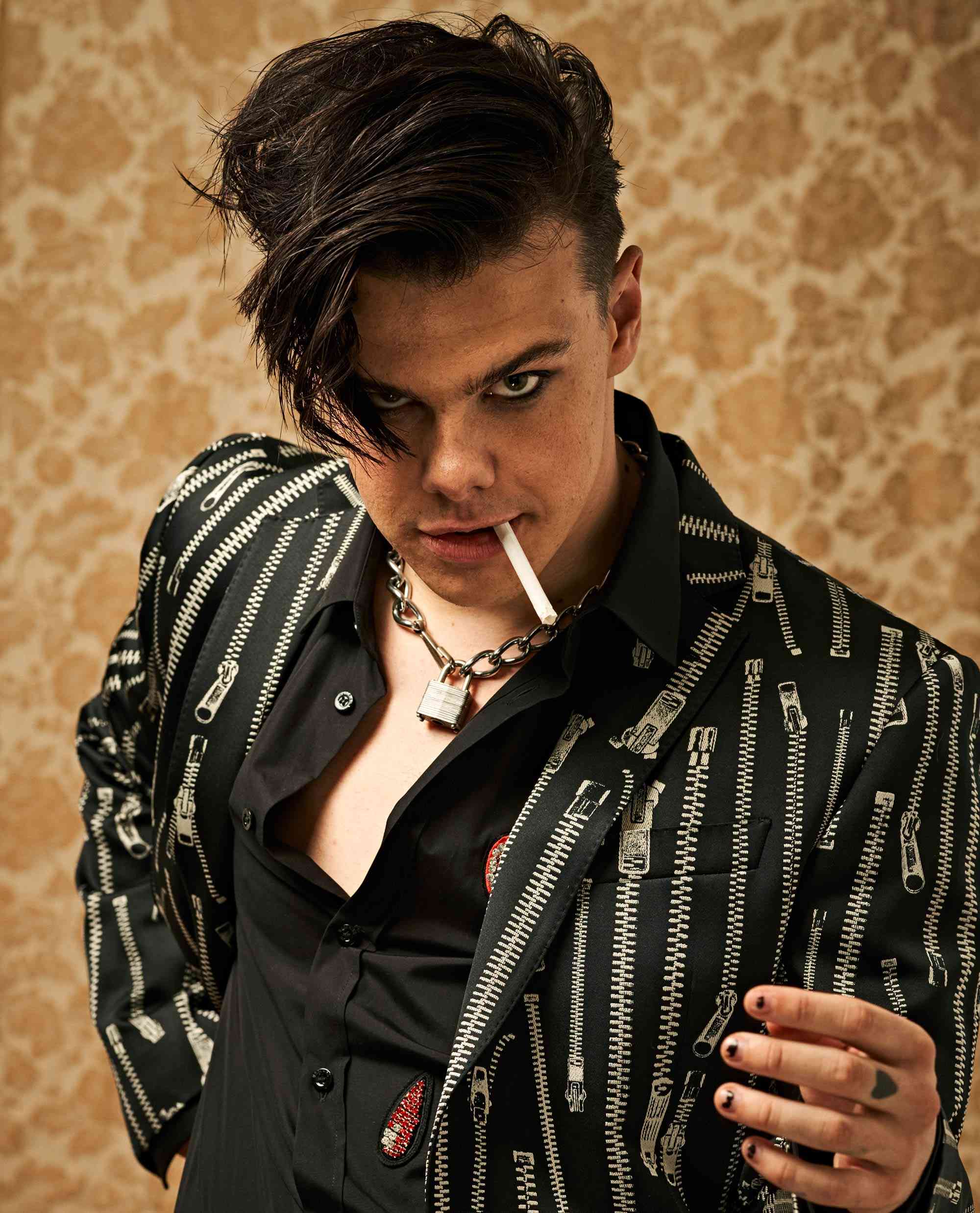 yungblud-pevec-biografiya-lichnaya-zhizn-i-ego-devushka-halsey-rost-interesnye-fakty-socseti-populyarnye-pesni-loner-parents-die-a-little-strawberry-lipstick