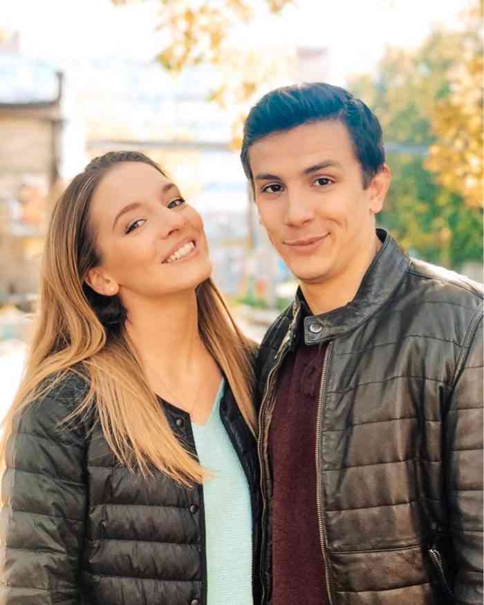 yurij-nikolaenko-akter-ispolnitel-biografiya-lichnaya-zhizn-s-kem-vstrechaetsya-i-kristina-aleksandrova-rost-pesni-filmografiya-socseti