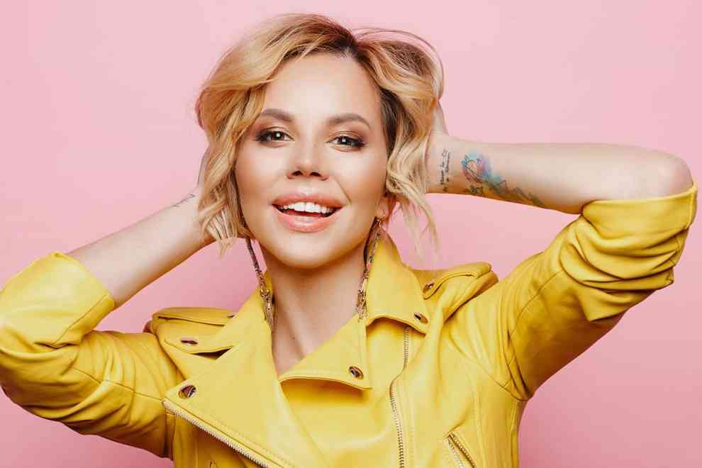 natali-nevedrova-televedushchaya-biografiya-lichnaya-zhizn-orel-i-reshka-foto-maksim-goryachie-foto-v-kupalnike-rost-doch-foto-instagram