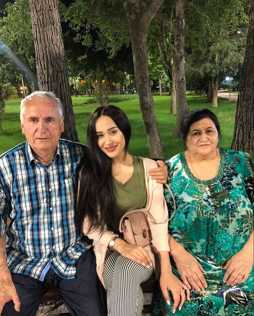 madina-aknazarova-biografiya-vozrast-semya-populyarnye-pesni-i-klipy-instagram