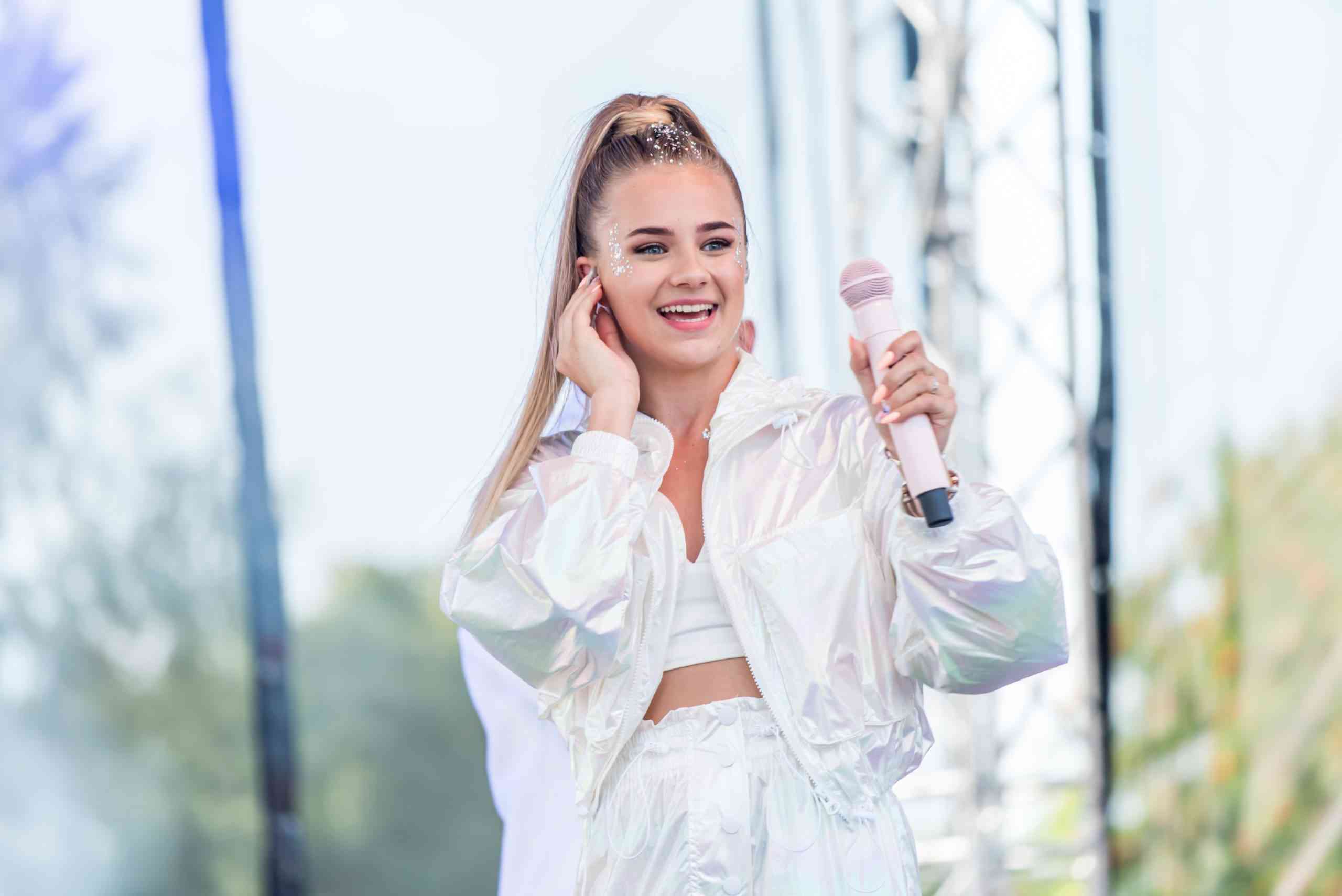 katya-adushkina-tiktoker-biografiya-kanal-na-yutub-goryachie-foto-vozrast
